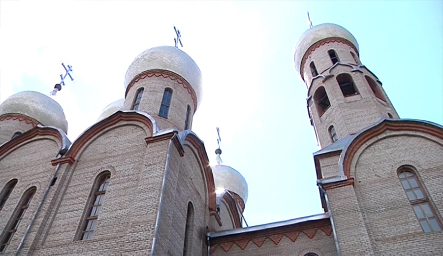 В Свято-Троицком храме Шарыпово восстанавливают купола
