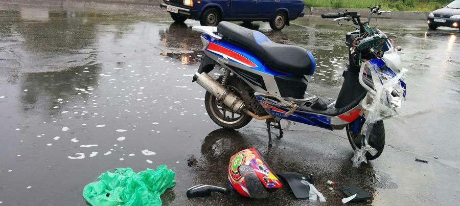 скутер-дождь-авария